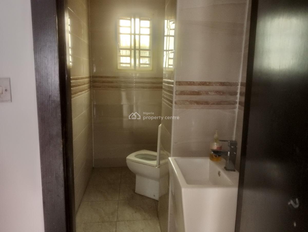 Serviced 2 Bedroom Pent House with a Lagoon View, Behind Admiralty, Lekki Phase 1, Lekki, Lagos, Flat / Apartment for Rent