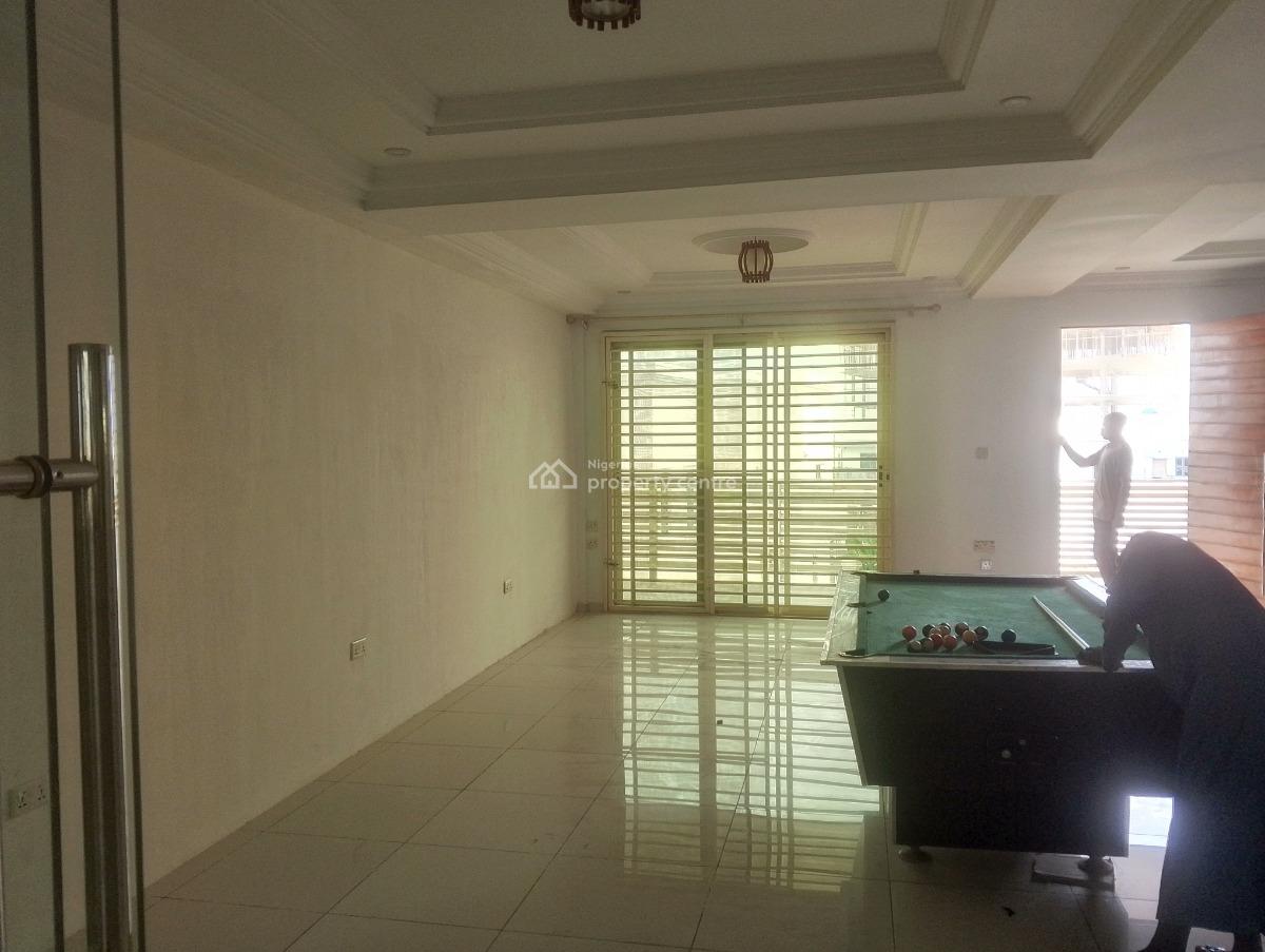 Serviced 2 Bedroom Pent House with a Lagoon View, Behind Admiralty, Lekki Phase 1, Lekki, Lagos, Flat / Apartment for Rent