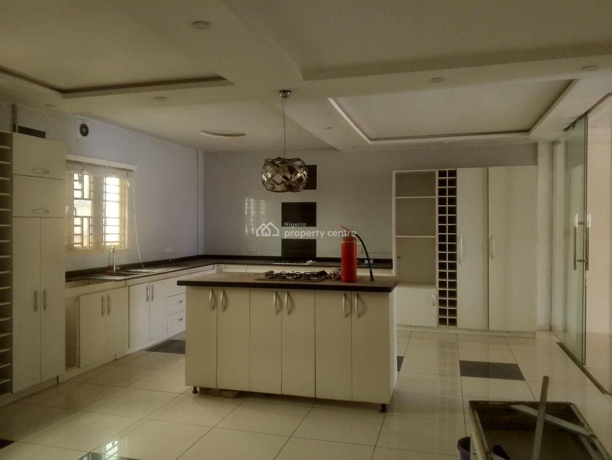 Serviced 2 Bedroom Pent House with a Lagoon View, Behind Admiralty, Lekki Phase 1, Lekki, Lagos, Flat / Apartment for Rent