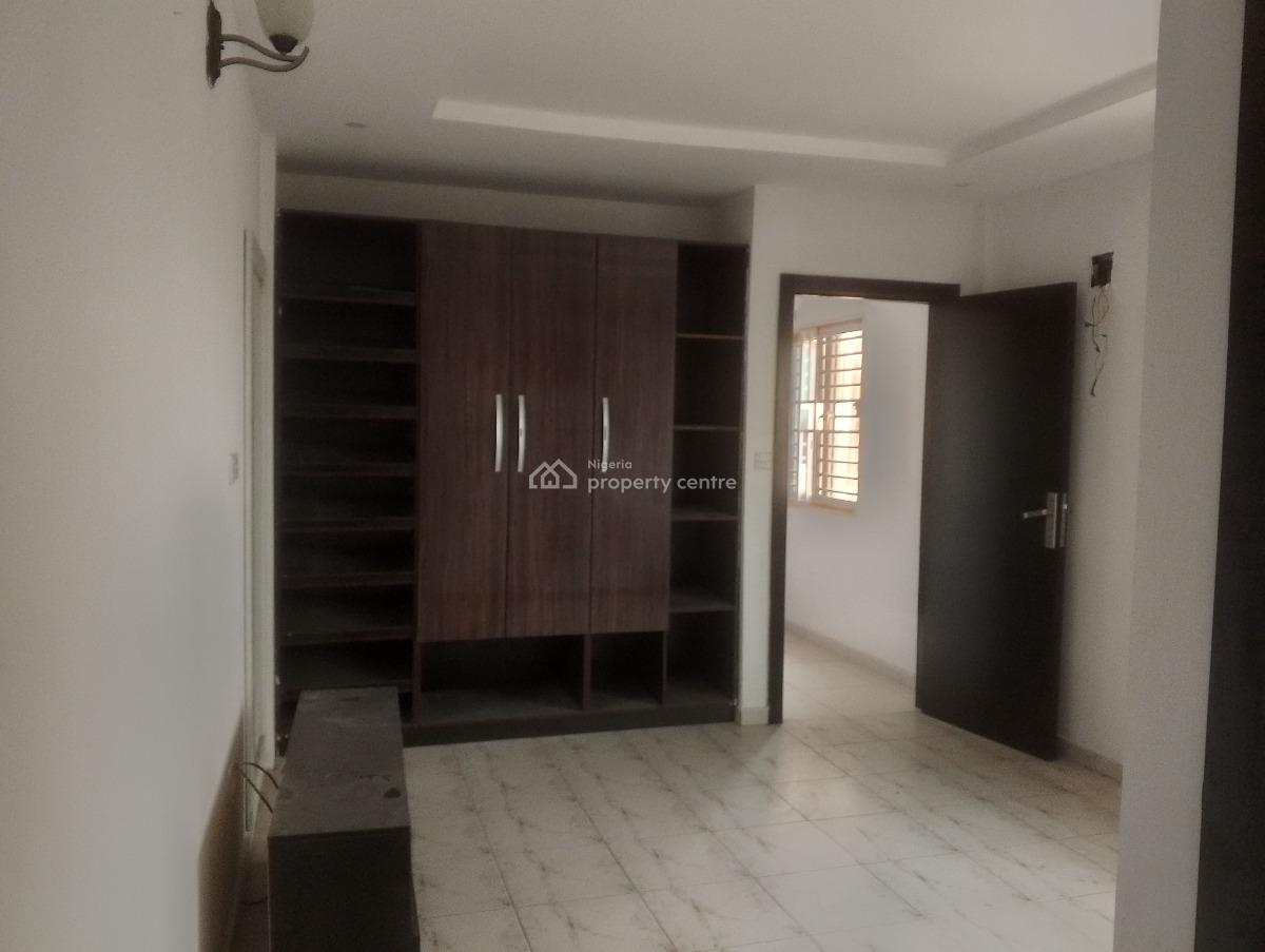 Serviced 2 Bedroom Pent House with a Lagoon View, Behind Admiralty, Lekki Phase 1, Lekki, Lagos, Flat / Apartment for Rent