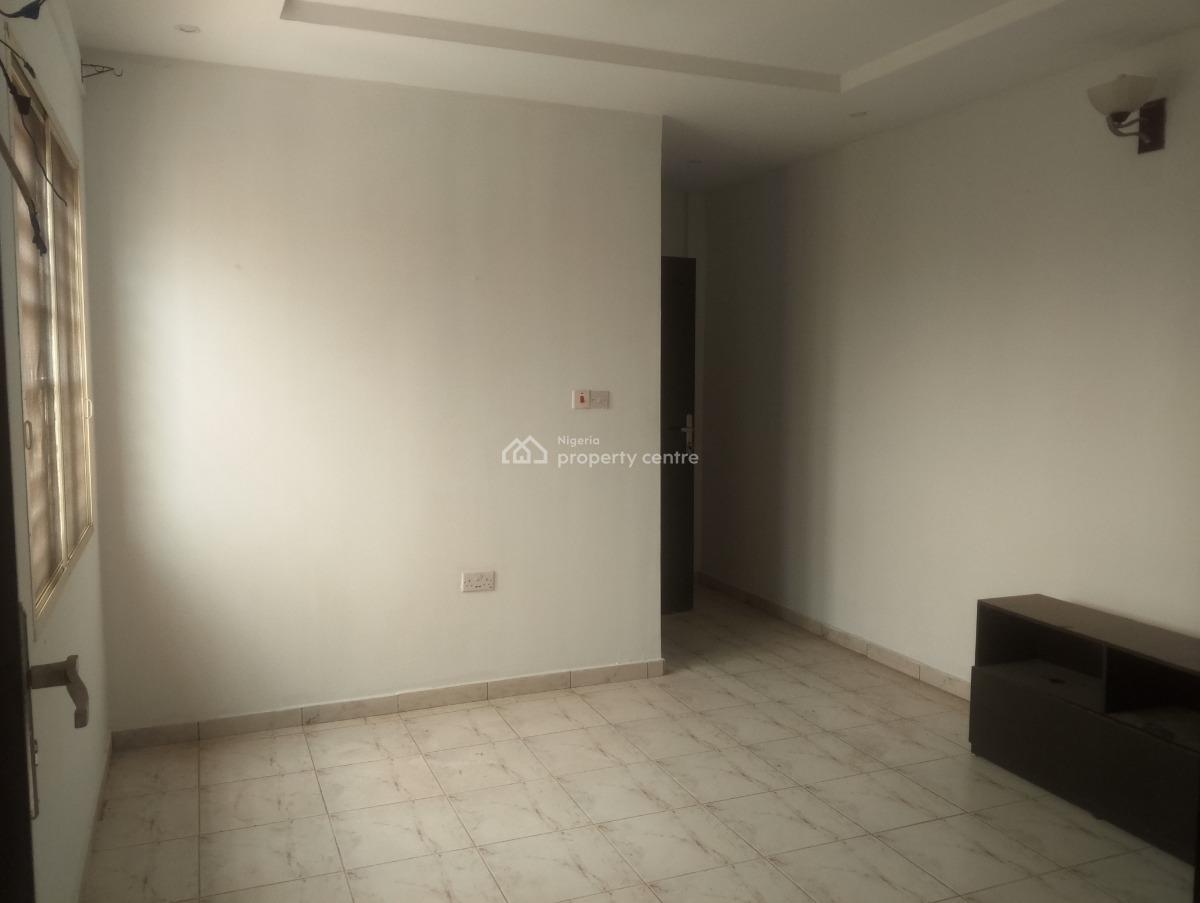 Serviced 2 Bedroom Pent House with a Lagoon View, Behind Admiralty, Lekki Phase 1, Lekki, Lagos, Flat / Apartment for Rent