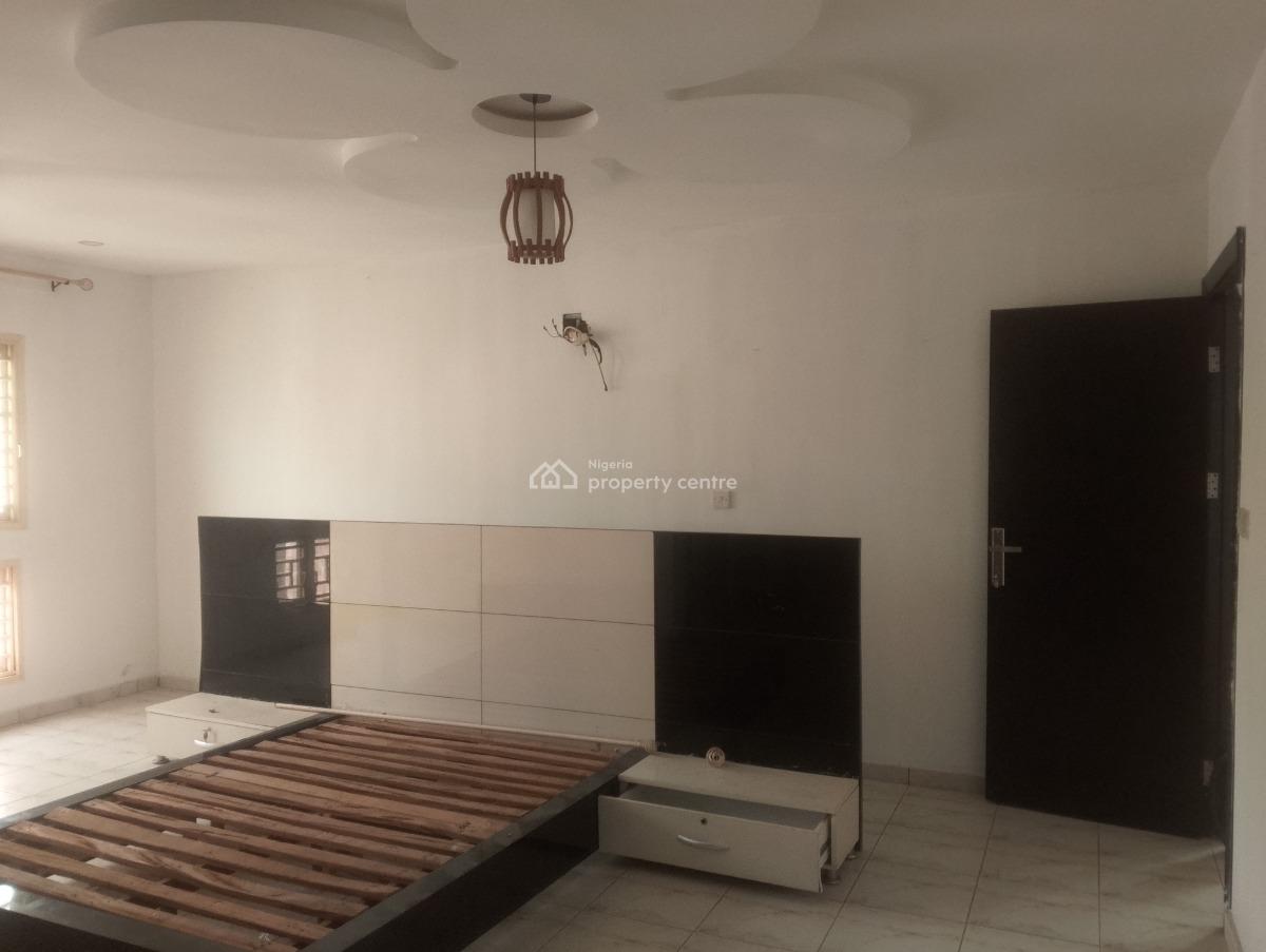 Serviced 2 Bedroom Pent House with a Lagoon View, Behind Admiralty, Lekki Phase 1, Lekki, Lagos, Flat / Apartment for Rent