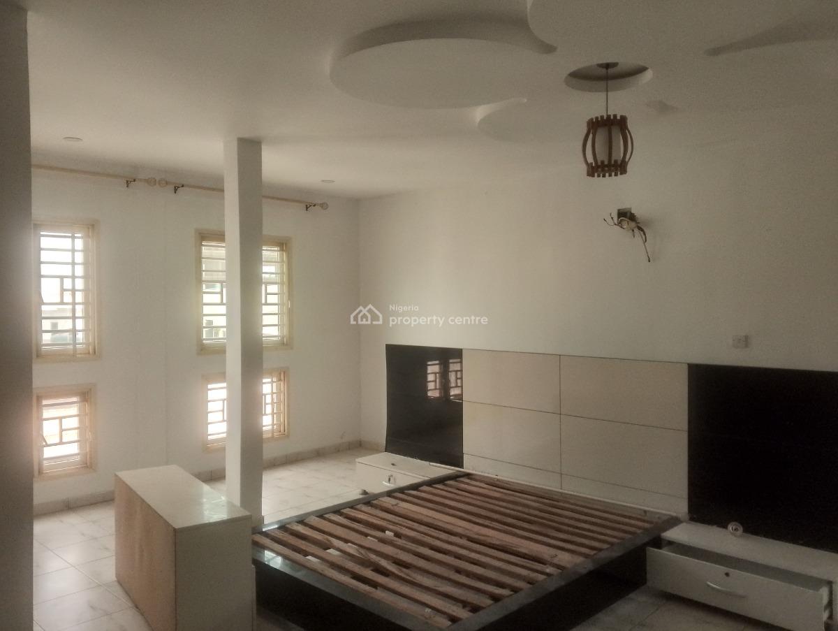 Serviced 2 Bedroom Pent House with a Lagoon View, Behind Admiralty, Lekki Phase 1, Lekki, Lagos, Flat / Apartment for Rent