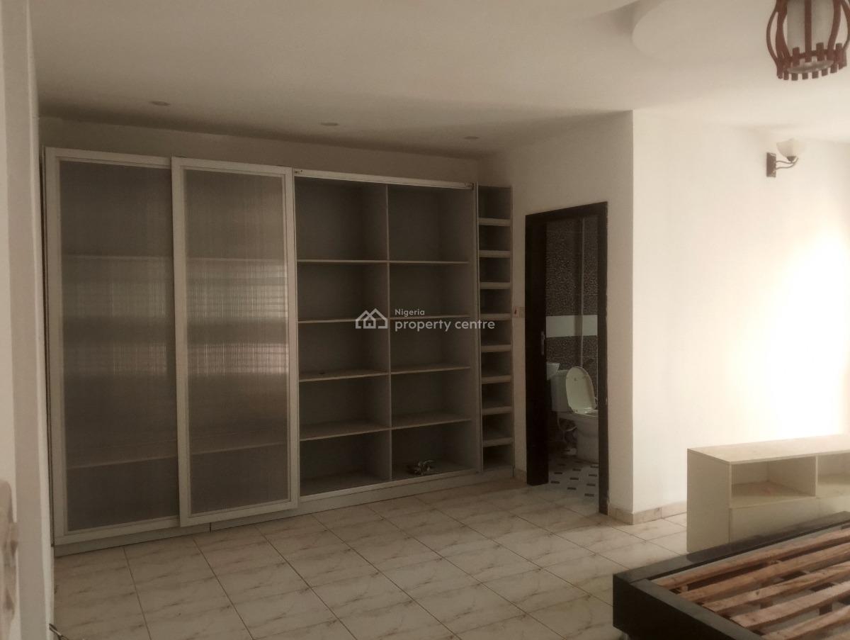 Serviced 2 Bedroom Pent House with a Lagoon View, Behind Admiralty, Lekki Phase 1, Lekki, Lagos, Flat / Apartment for Rent