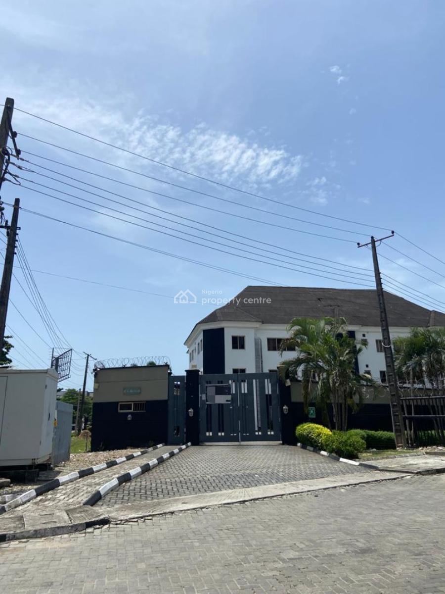 Standard 3bedroom Apartment with Bq and Pool, Off Admiralty Road, Lekki Phase 1, Lekki, Lagos, Flat / Apartment for Rent