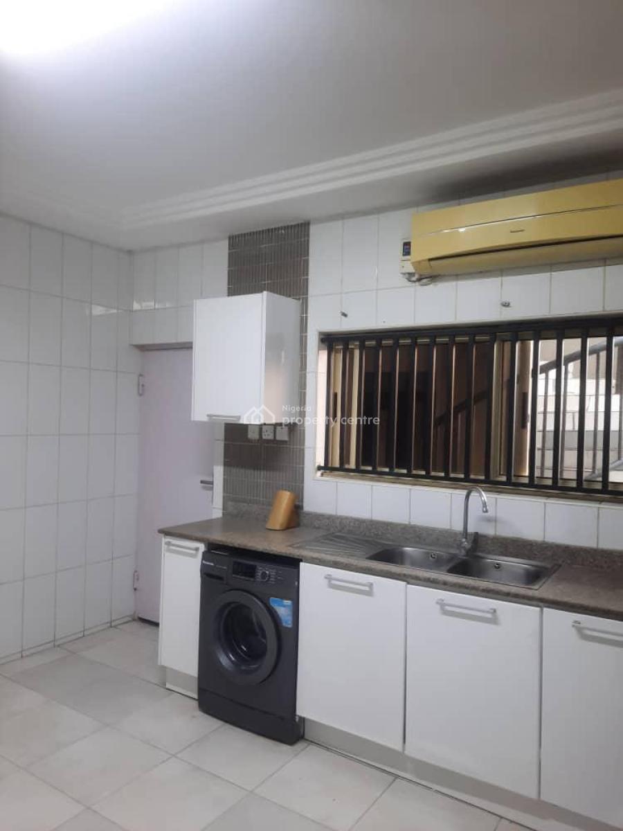 Standard 3bedroom Apartment with Bq and Pool, Off Admiralty Road, Lekki Phase 1, Lekki, Lagos, Flat / Apartment for Rent