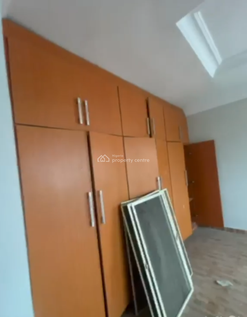 Semi Master Bedroom Upstairs, Ocean Bay Estate, Orchid Rd, Lekki Phase 2, Lekki, Lagos, Flat / Apartment for Rent
