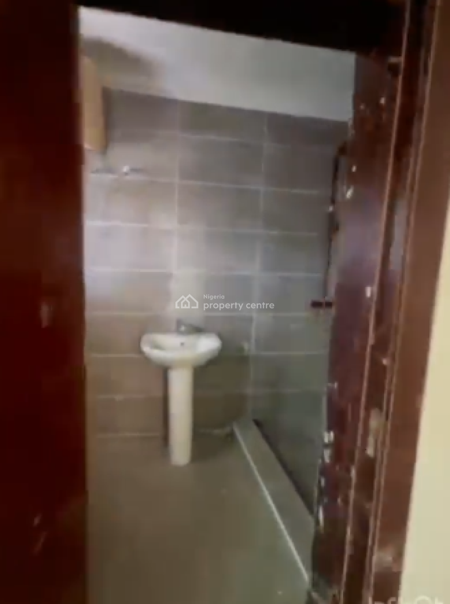 Semi Master Bedroom Upstairs, Ocean Bay Estate, Orchid Rd, Lekki Phase 2, Lekki, Lagos, Flat / Apartment for Rent