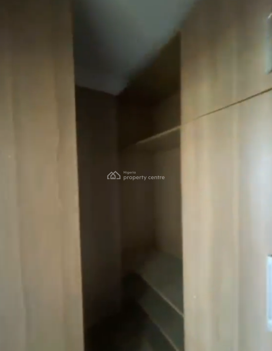 Big Master Bedroom Upstairs, Ocean Bay Estate, Orchid Rd, Lekki Phase 2, Lekki, Lagos, Flat / Apartment for Rent