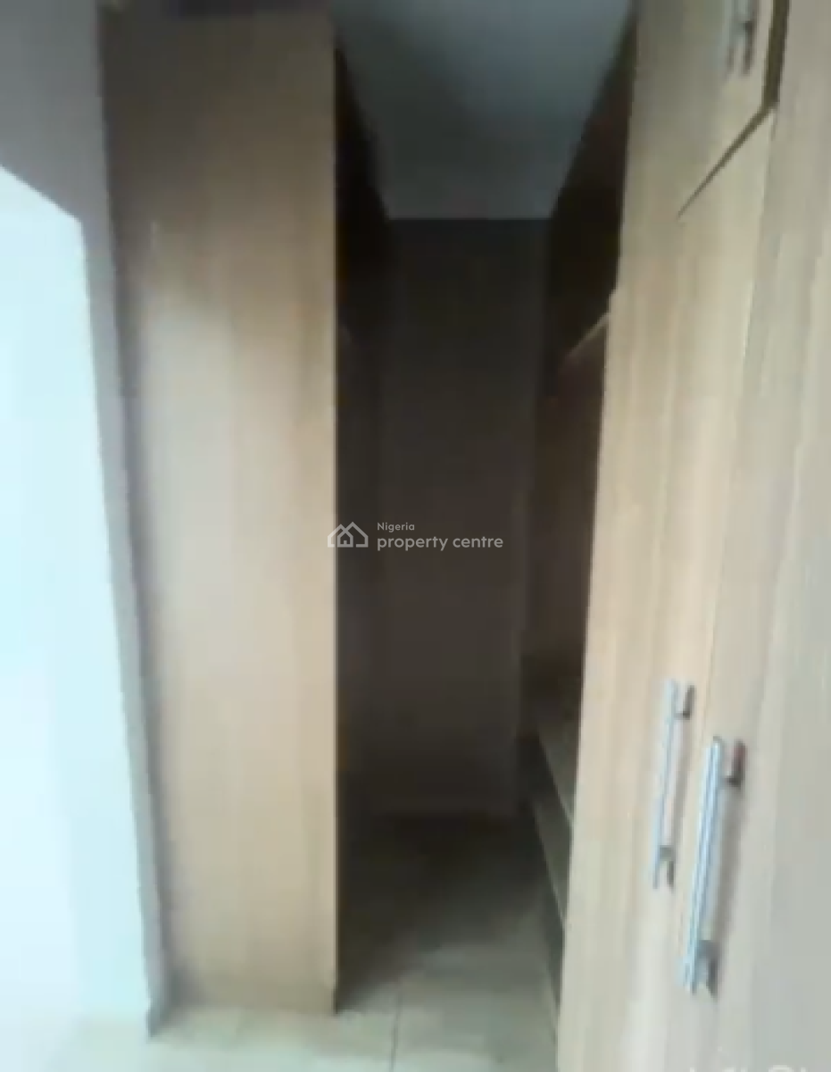 Big Master Bedroom Upstairs, Ocean Bay Estate, Orchid Rd, Lekki Phase 2, Lekki, Lagos, Flat / Apartment for Rent