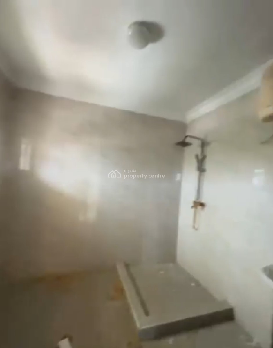 Big Master Bedroom Upstairs, Ocean Bay Estate, Orchid Rd, Lekki Phase 2, Lekki, Lagos, Flat / Apartment for Rent