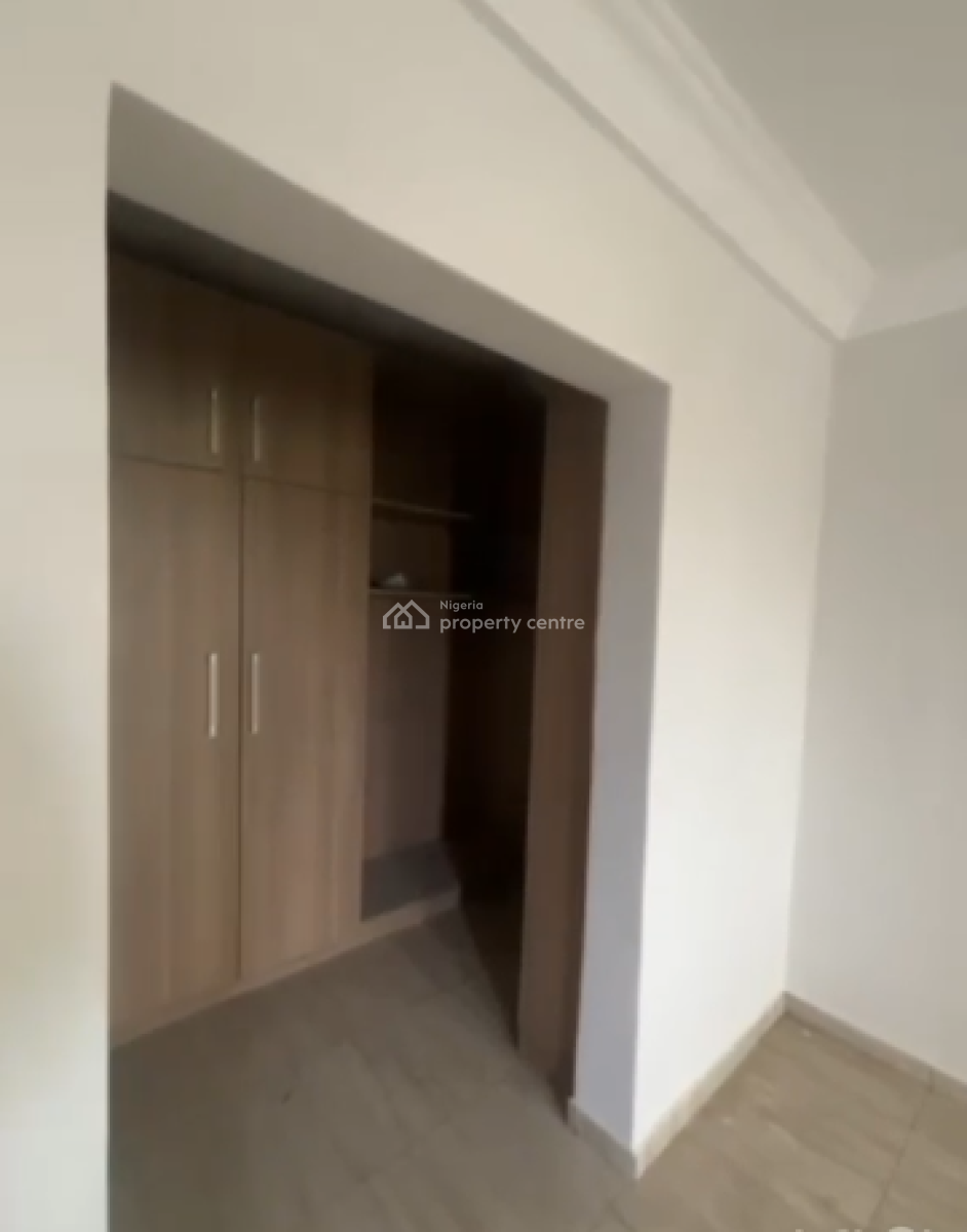 Big Master Bedroom Upstairs, Ocean Bay Estate, Orchid Rd, Lekki Phase 2, Lekki, Lagos, Flat / Apartment for Rent