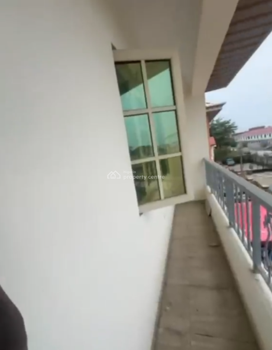 Big Master Bedroom Upstairs, Ocean Bay Estate, Orchid Rd, Lekki Phase 2, Lekki, Lagos, Flat / Apartment for Rent