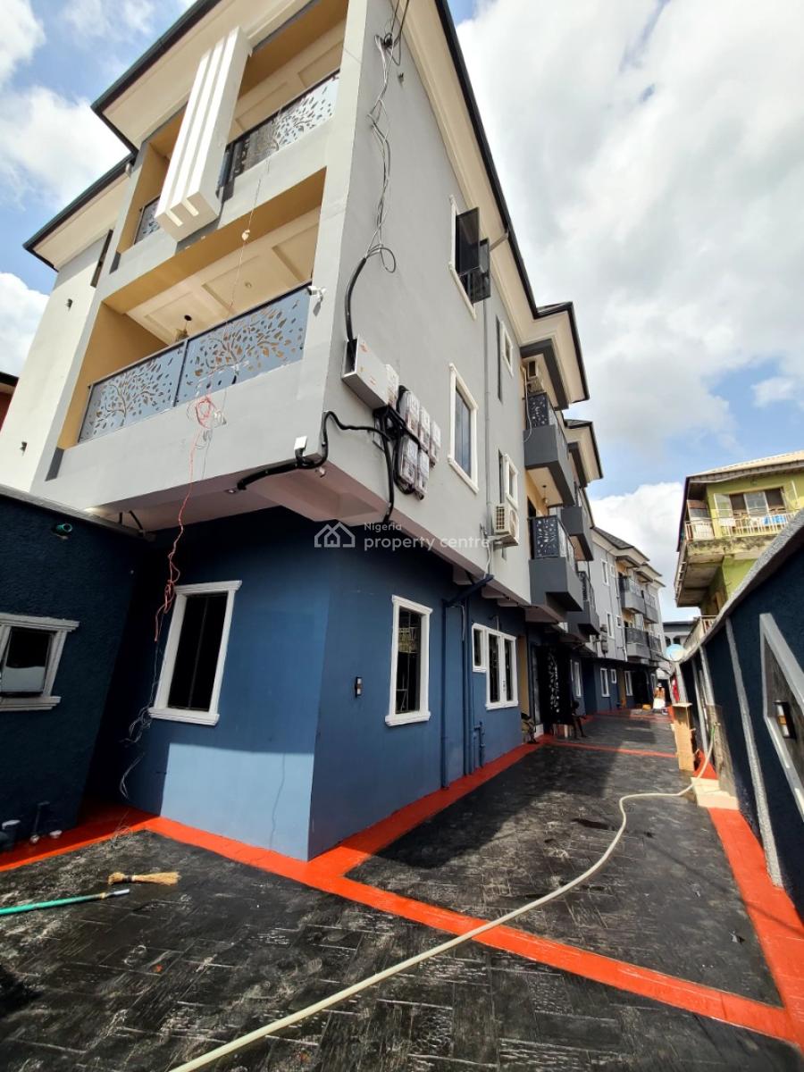 Luxury and Spacious 2-bedroom Apartment, Salami Street, Iwaya, Yaba, Lagos, Flat / Apartment for Rent