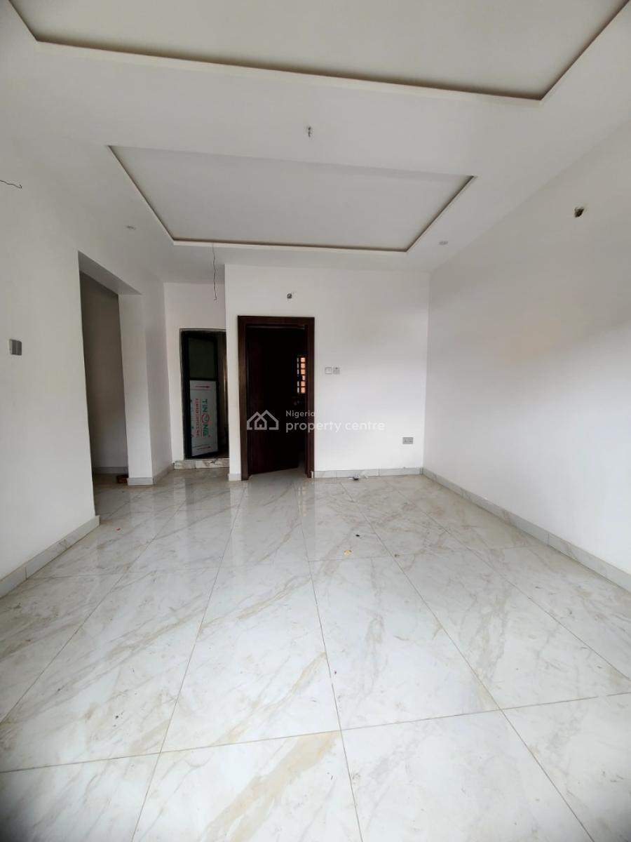 Luxury and Spacious 2-bedroom Apartment, Salami Street, Iwaya, Yaba, Lagos, Flat / Apartment for Rent