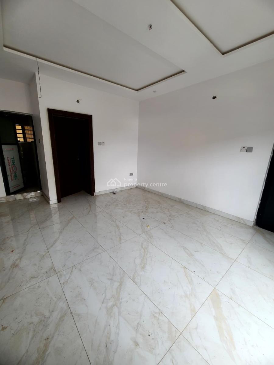 Luxury and Spacious 2-bedroom Apartment, Salami Street, Iwaya, Yaba, Lagos, Flat / Apartment for Rent