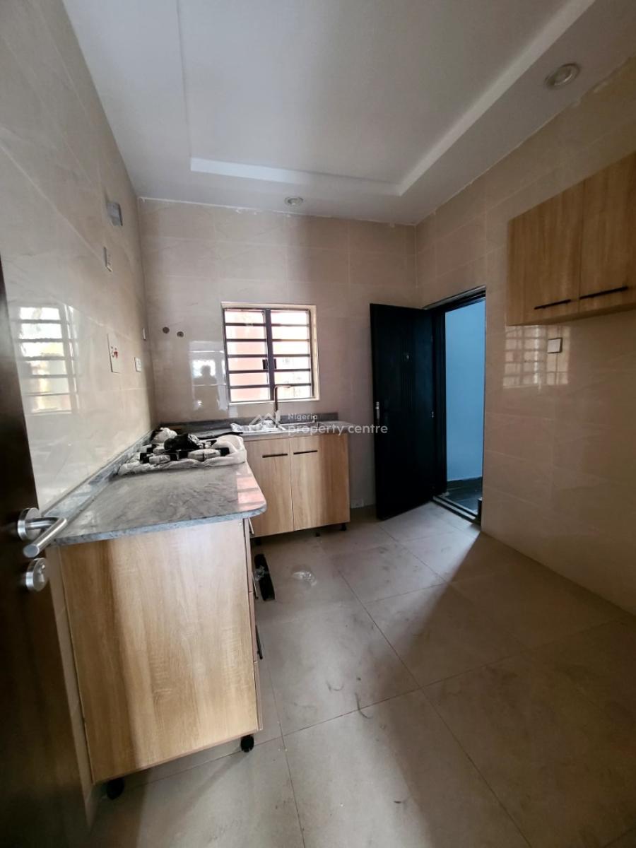 Luxury and Spacious 2-bedroom Apartment, Salami Street, Iwaya, Yaba, Lagos, Flat / Apartment for Rent