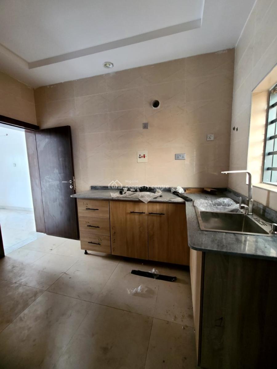 Luxury and Spacious 2-bedroom Apartment, Salami Street, Iwaya, Yaba, Lagos, Flat / Apartment for Rent