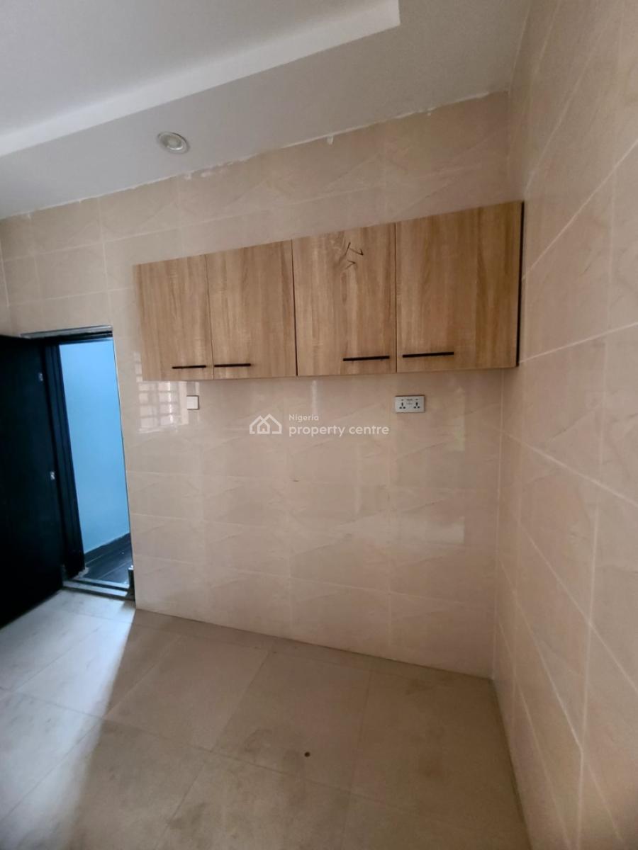 Luxury and Spacious 2-bedroom Apartment, Salami Street, Iwaya, Yaba, Lagos, Flat / Apartment for Rent