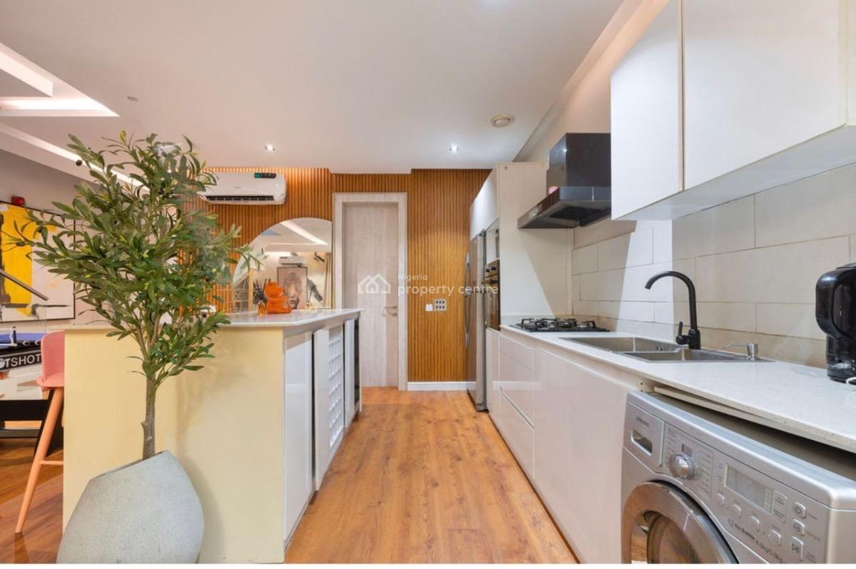 Bell 2 Bedroom Apartment with Pool &gym, Lekki Phase 1, Lekki, Lagos, Flat / Apartment Short Let