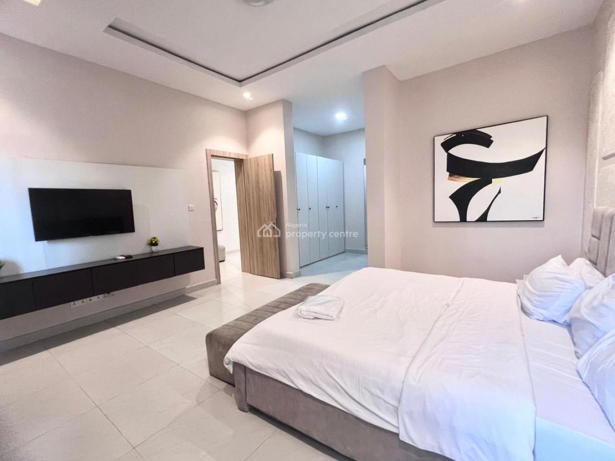 Bell 2 Bedroom Apartment with Pool &gym, Lekki Phase 1, Lekki, Lagos, Flat / Apartment Short Let