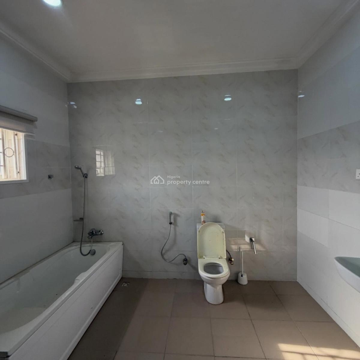 Luxury 4 Bedroom Terrace Duplex with Bq, Guzape District, Abuja, Terraced Duplex for Sale