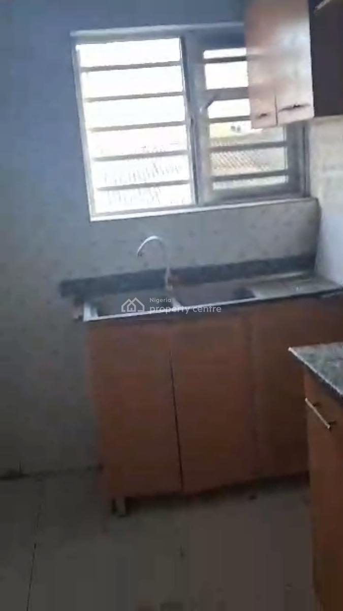 Lovely 2 Bedroom Apartment (ensuite), Off Capitol Road, Mangoro, Ikeja, Lagos, Flat / Apartment for Rent