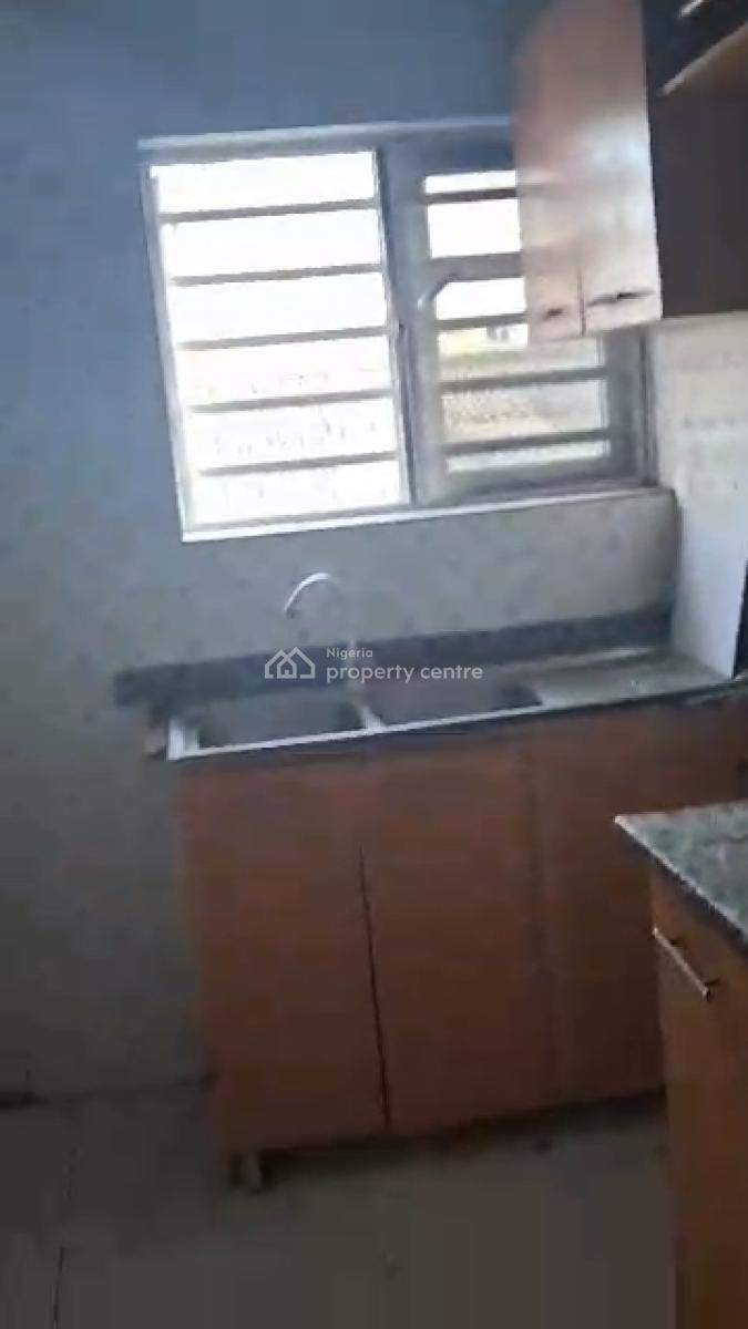 Lovely 2 Bedroom Apartment (ensuite), Off Capitol Road, Mangoro, Ikeja, Lagos, Flat / Apartment for Rent