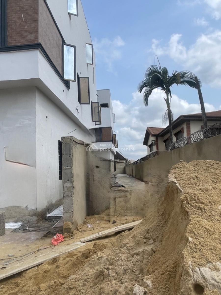 4 Bedroom Duplex with a Bq, Anthony, Maryland, Lagos, Semi-detached Duplex for Sale