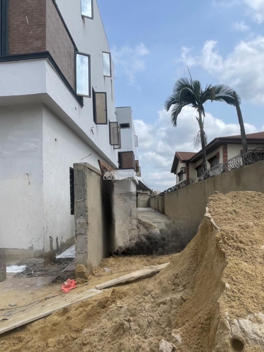 4 Bedroom Duplex with a Bq, Anthony, Maryland, Lagos, Semi-detached Duplex for Sale