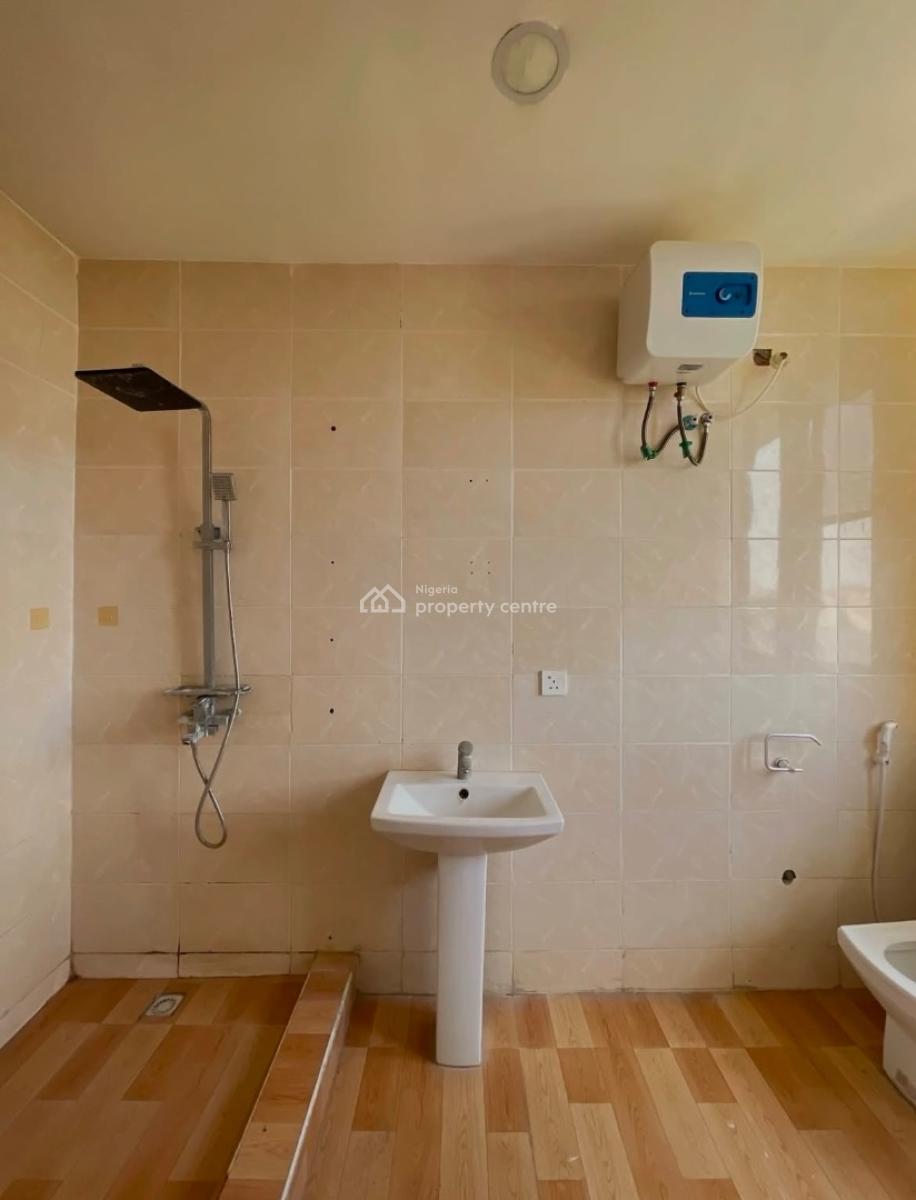 Well Built Fully Serviced 3 Bedroom Apartment, Osapa, Lekki, Lagos, Flat / Apartment for Rent