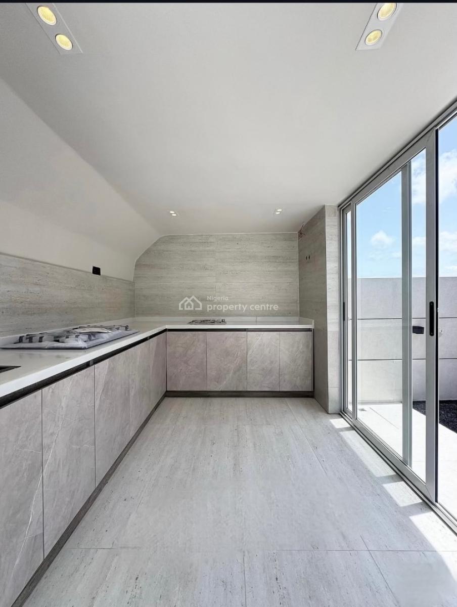 2 Bedroom Spacious and Serviced Penthouse, Lekki Phase 1, Lekki, Lagos, Terraced Duplex for Sale