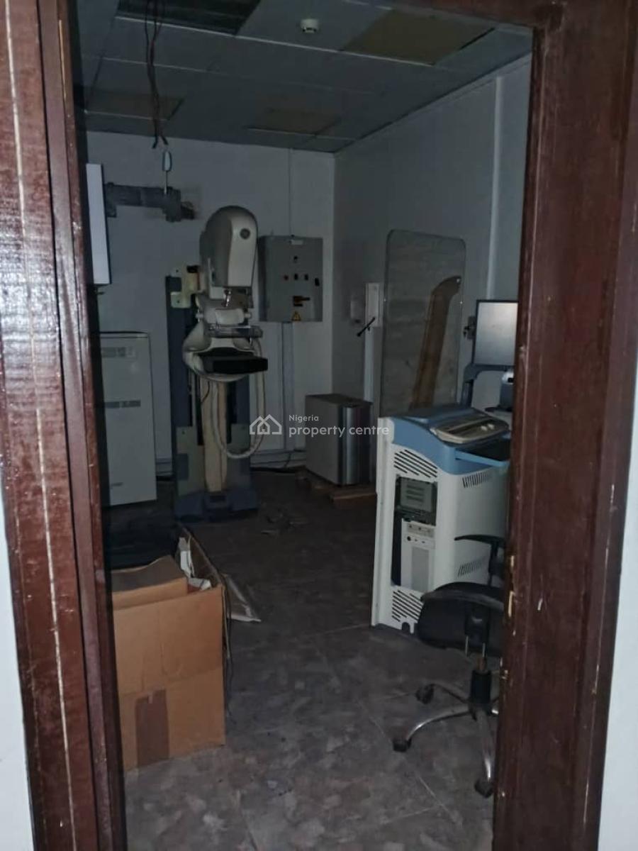 Commercial Building in a Strategic Position, Ojuelegba, Surulere, Lagos, Office Space for Rent