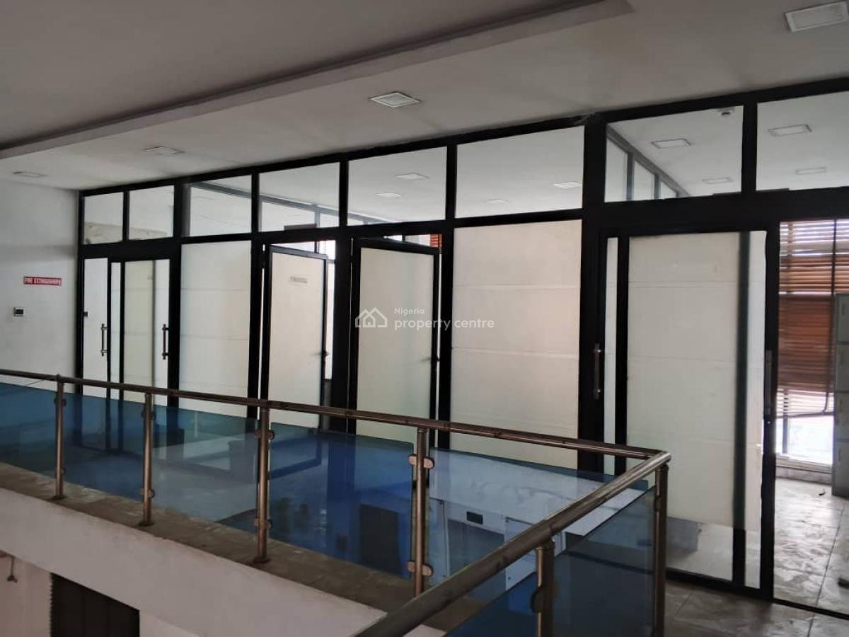 Commercial Building in a Strategic Position, Ojuelegba, Surulere, Lagos, Office Space for Rent