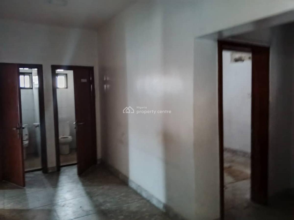 Commercial Building in a Strategic Position, Ojuelegba, Surulere, Lagos, Office Space for Rent