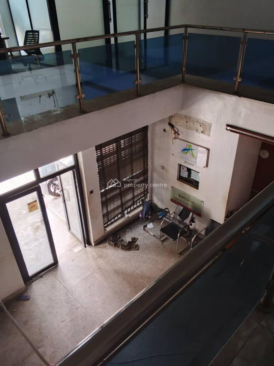 Commercial Building in a Strategic Position, Ojuelegba, Surulere, Lagos, Office Space for Rent
