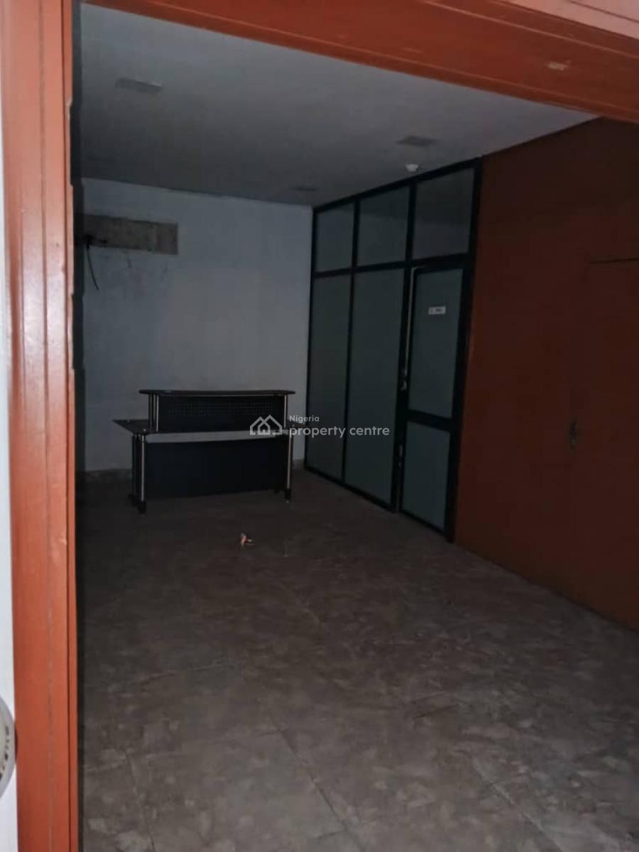 Commercial Building in a Strategic Position, Ojuelegba, Surulere, Lagos, Office Space for Rent