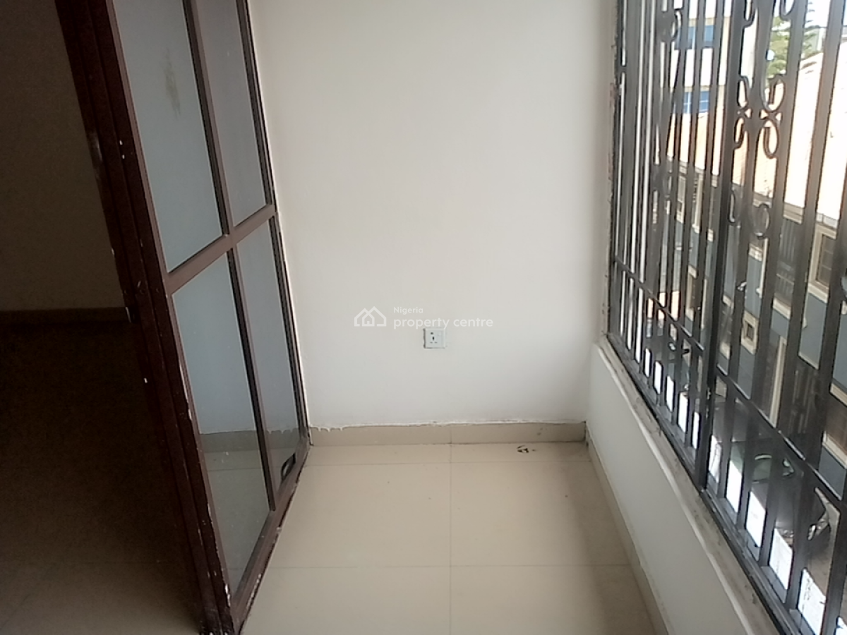 a Very Huge and Very Neat Mini Flat, Osapa, Lekki, Lagos, Flat / Apartment for Rent