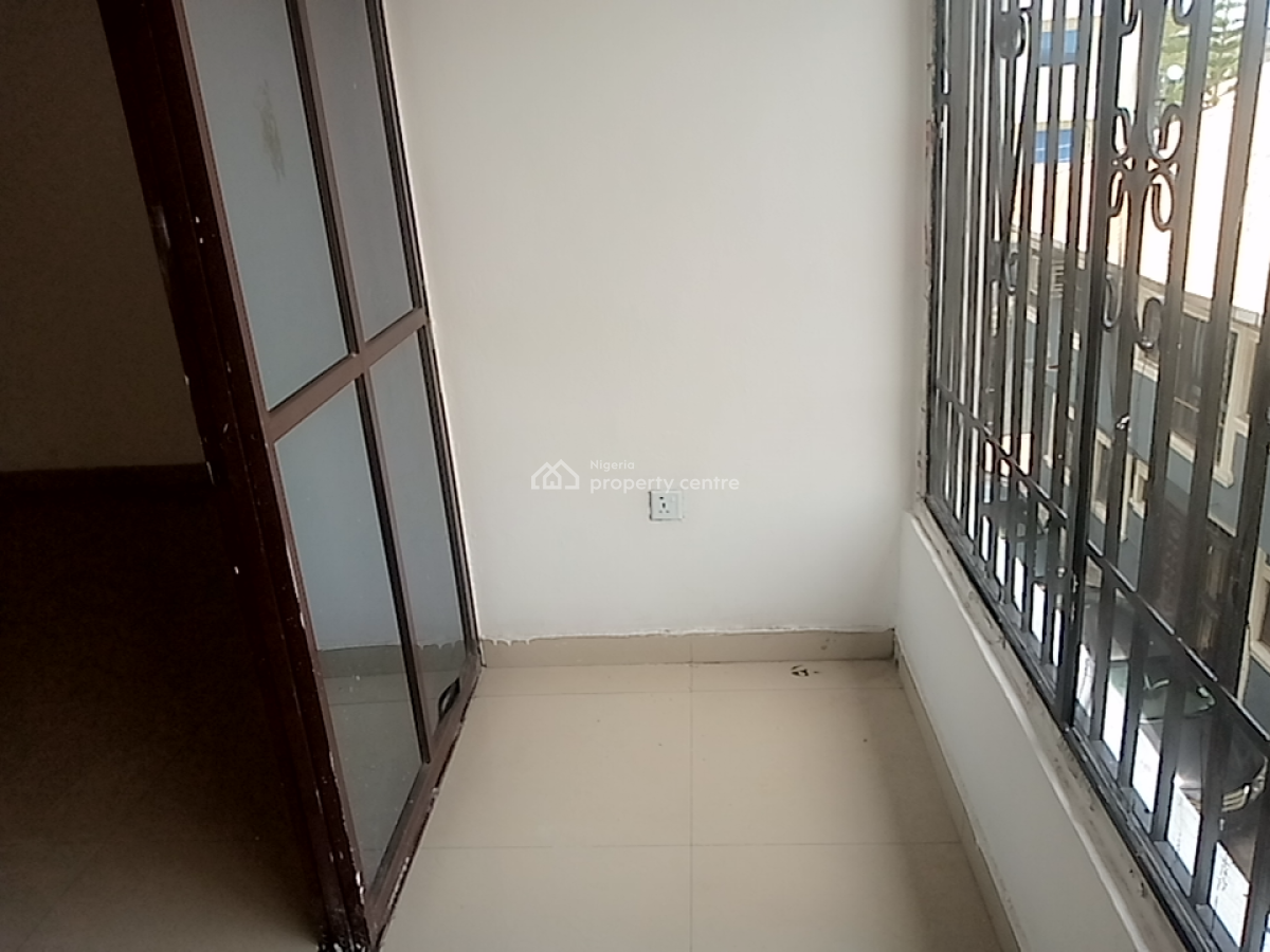 a Very Huge and Very Neat Mini Flat, Osapa, Lekki, Lagos, Flat / Apartment for Rent