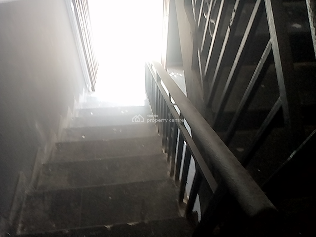 a Very Huge and Very Neat Mini Flat, Osapa, Lekki, Lagos, Flat / Apartment for Rent