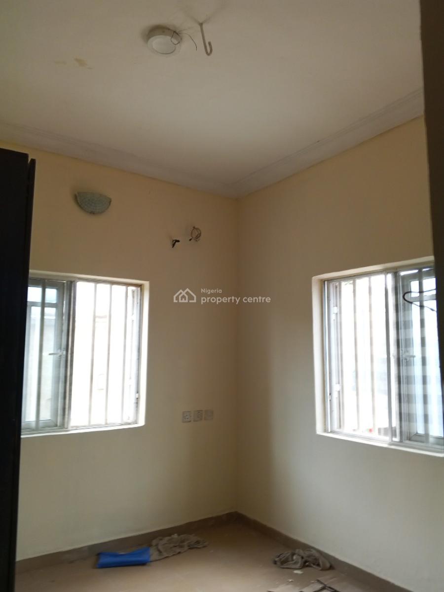 Sharp 2 Bedrooms, Bucknor Estate, Isolo, Lagos, Flat / Apartment for Rent