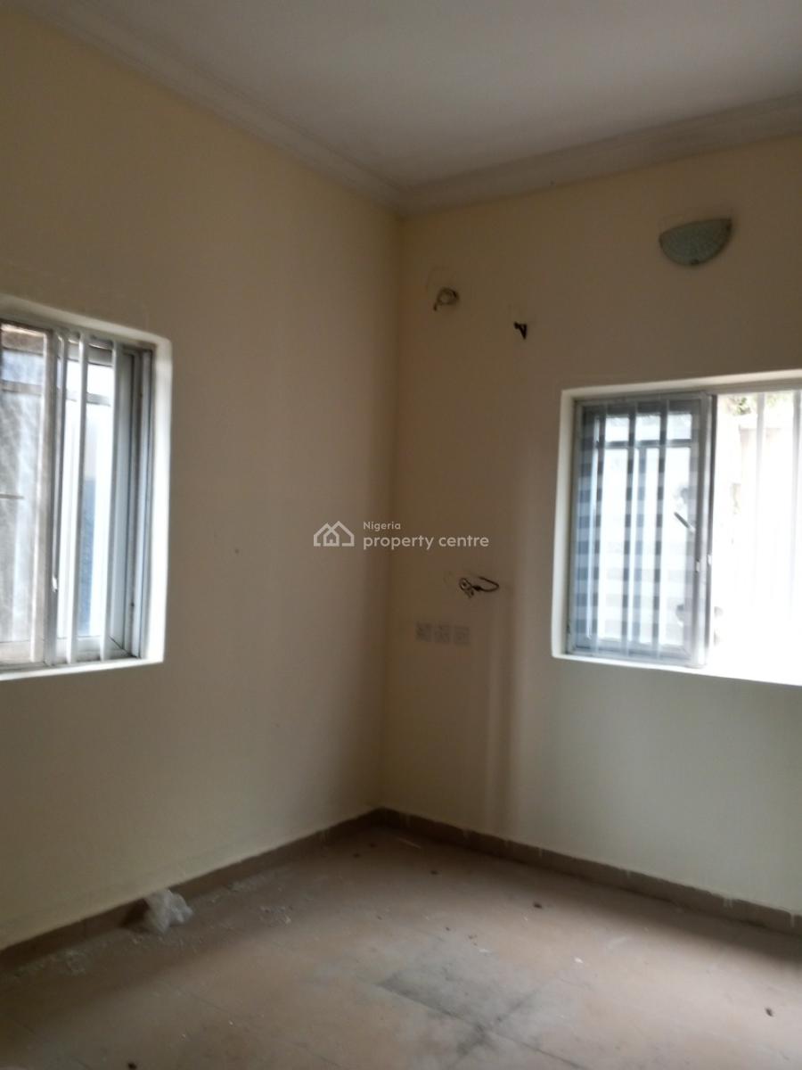 Sharp 2 Bedrooms, Bucknor Estate, Isolo, Lagos, Flat / Apartment for Rent