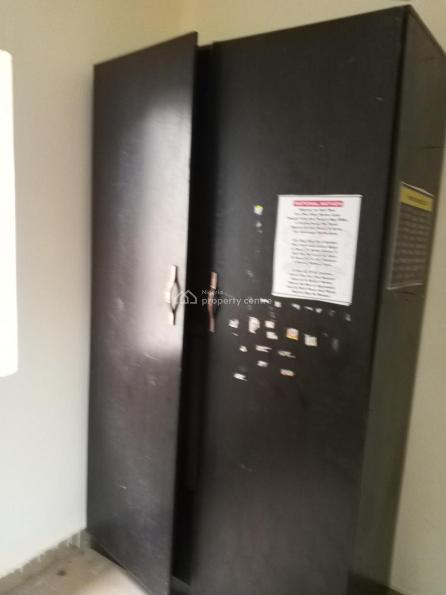 Sharp 2 Bedrooms, Bucknor Estate, Isolo, Lagos, Flat / Apartment for Rent