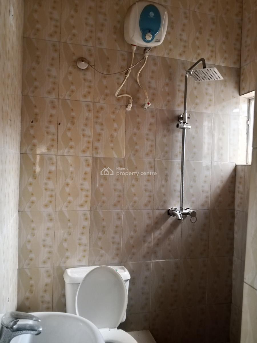 Sharp 2 Bedrooms, Bucknor Estate, Isolo, Lagos, Flat / Apartment for Rent