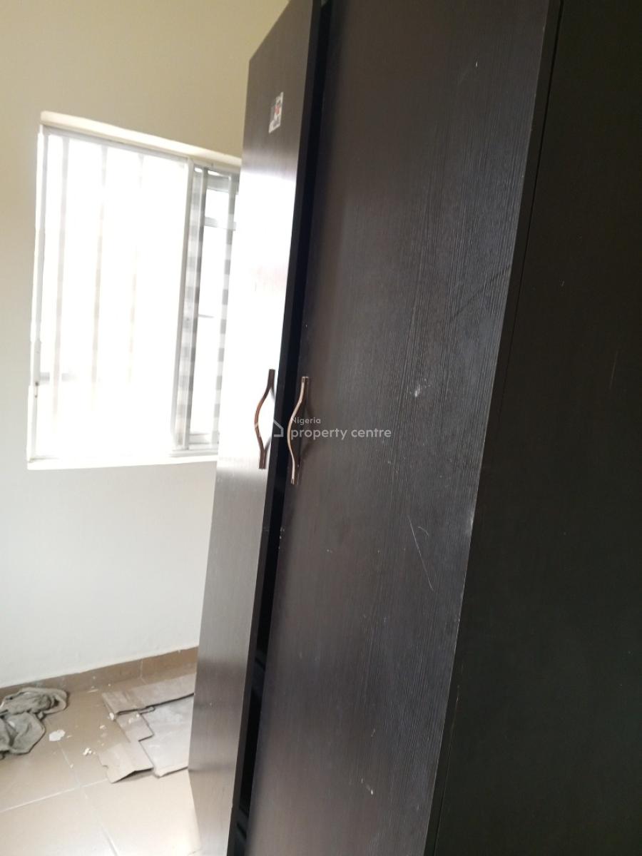 Sharp 2 Bedrooms, Bucknor Estate, Isolo, Lagos, Flat / Apartment for Rent