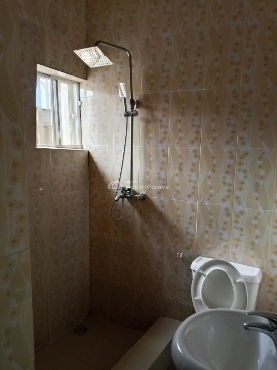 Sharp 2 Bedrooms, Bucknor Estate, Isolo, Lagos, Flat / Apartment for Rent