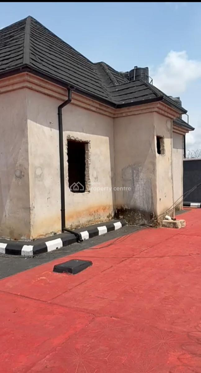 Semi Direct Brief, Ogheghe, Off Sapele Road. Benin City, Ikpoba Okha, Edo, Block of Flats for Sale