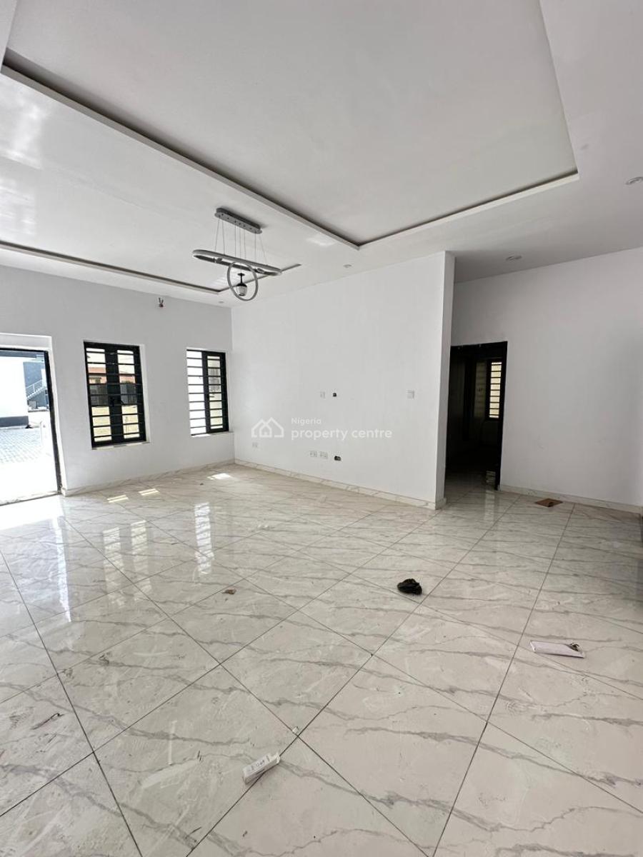 Well-built Luxury Spacious 3 Bedroom Apartment, Mobil Road Ilaje, Ajah, Lagos, Flat / Apartment for Sale