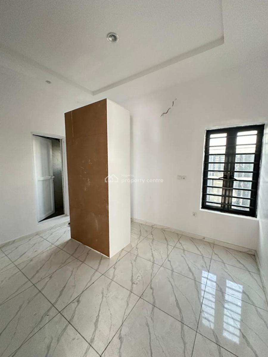 Well-built Luxury Spacious 3 Bedroom Apartment, Mobil Road Ilaje, Ajah, Lagos, Flat / Apartment for Sale