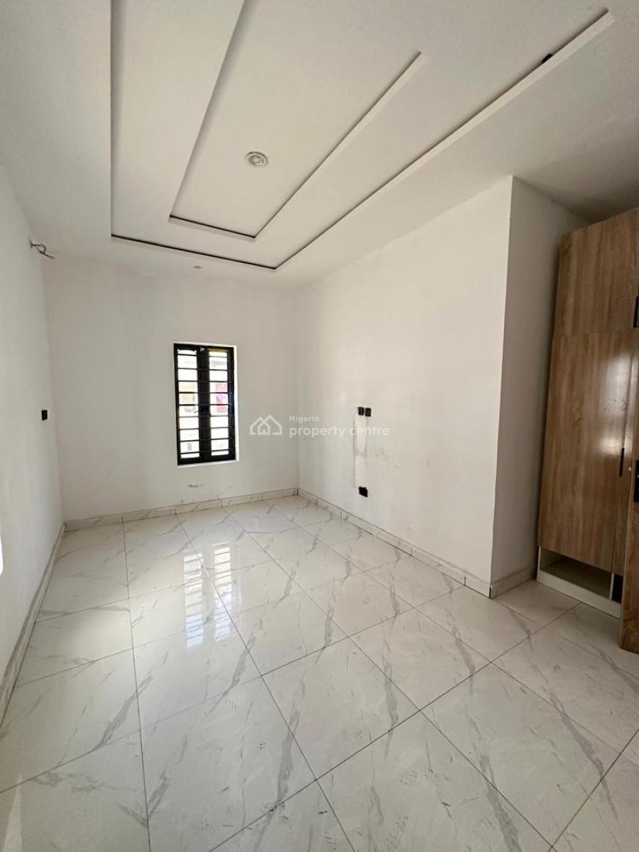 Well-built Luxury Spacious 2 Bedroom Apartment, Mobil Road Ilaje, Ajah, Lagos, Flat / Apartment for Sale